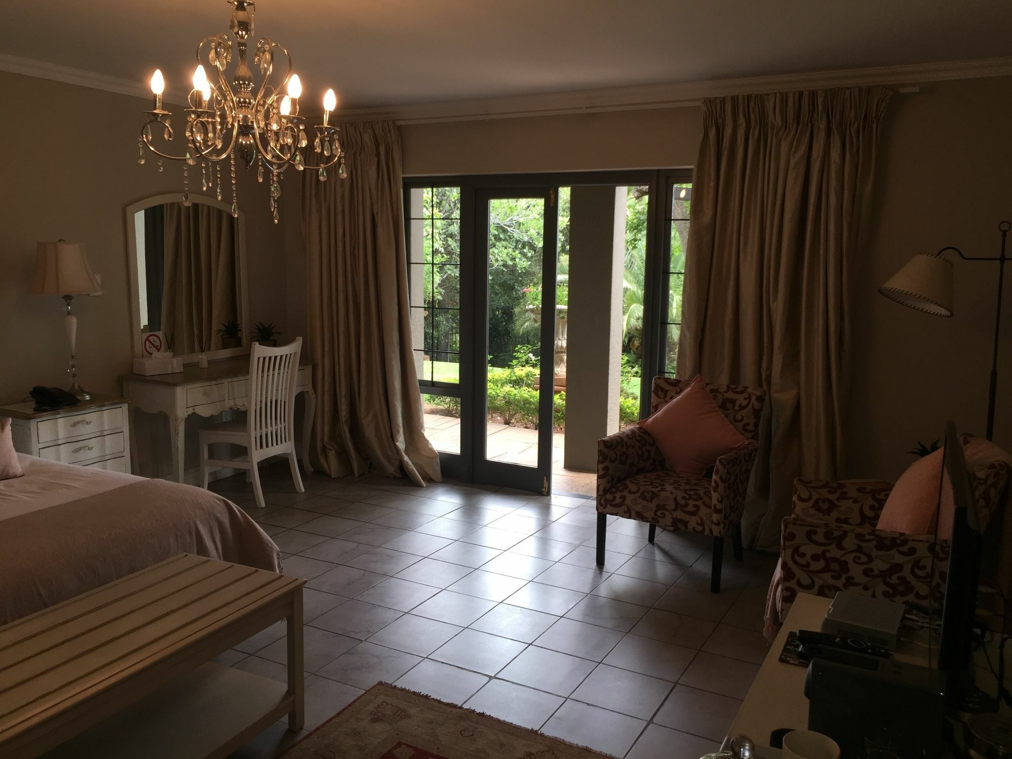 Amoris Guest House-Waterkloof Ridge 프레토리아 외부 사진