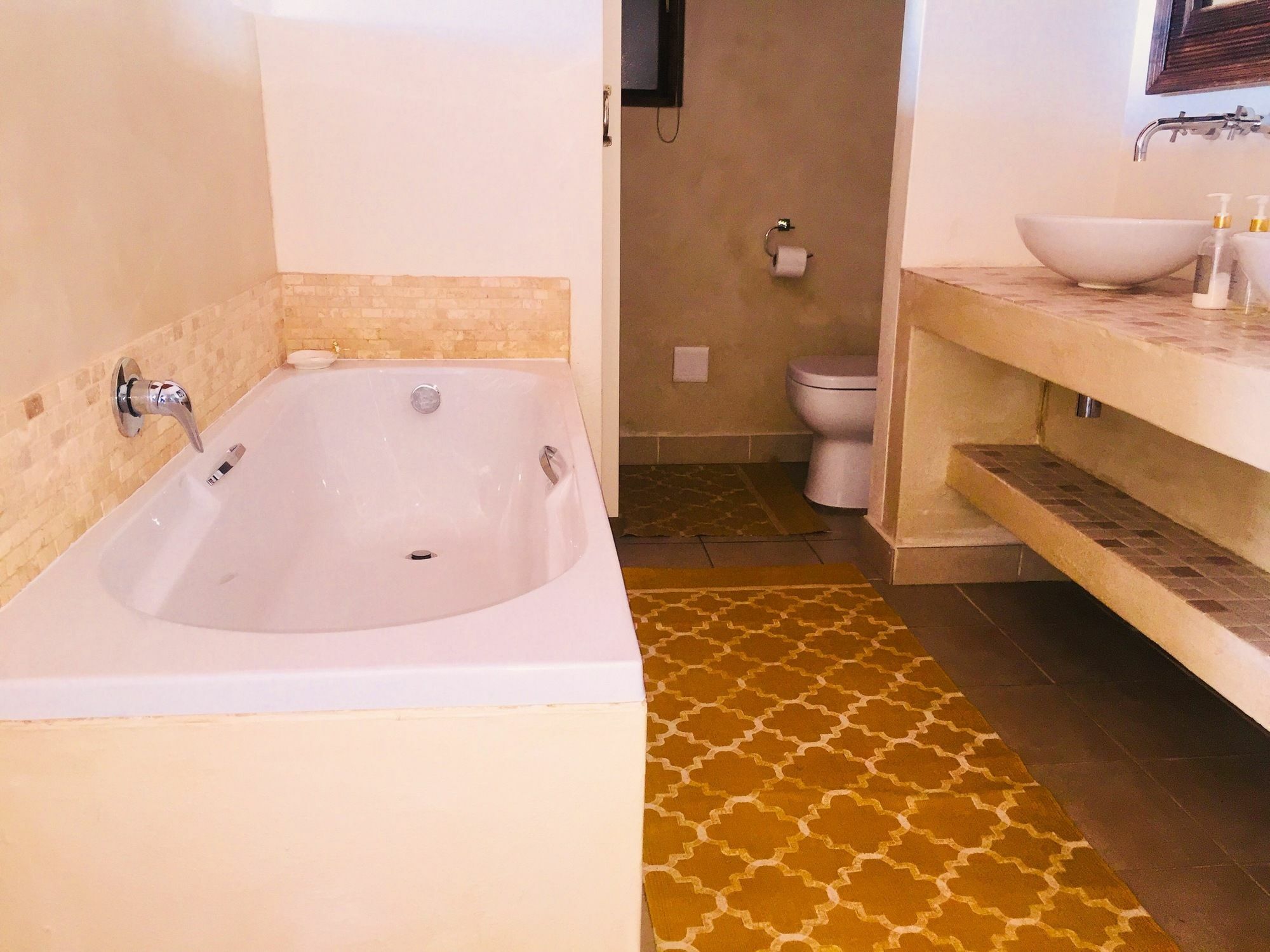 Amoris Guest House-Waterkloof Ridge 프레토리아 외부 사진